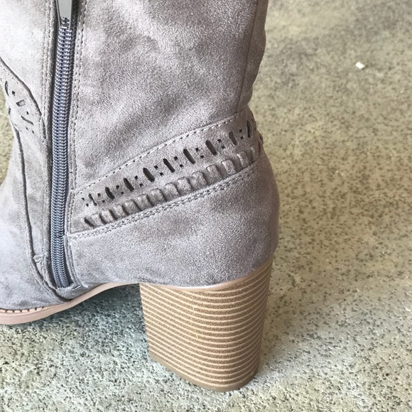 Soda Mention Charcoal Gray knee high heeled Boot - Picture 6 of 8